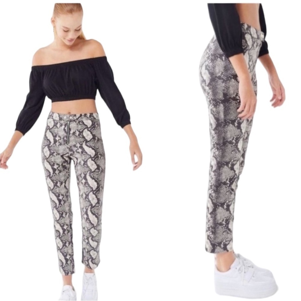 URBAN OUTFITTERS Maia Soft Snakeskin Pants Size 6 —worn 3X